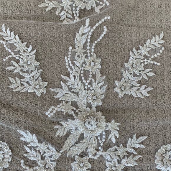 STUNING PRONOVIAS CATHEDRAL VEIL!! NWT - Picture 5 of 12